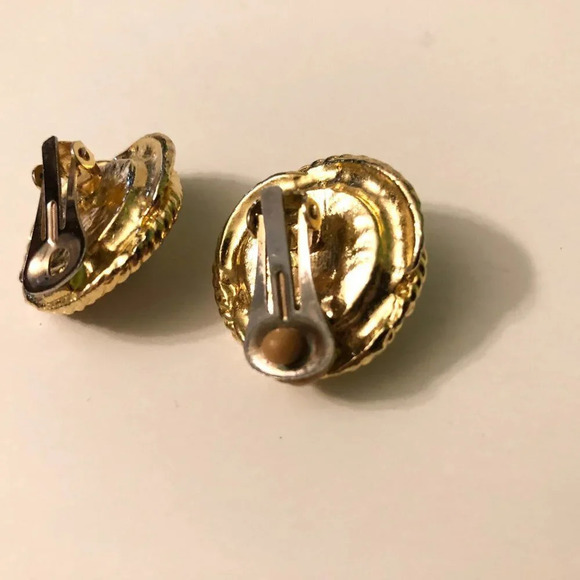 Lot of  2 Clip On Earrings Pearl Style Costume Jewelry - Picture 5 of 12